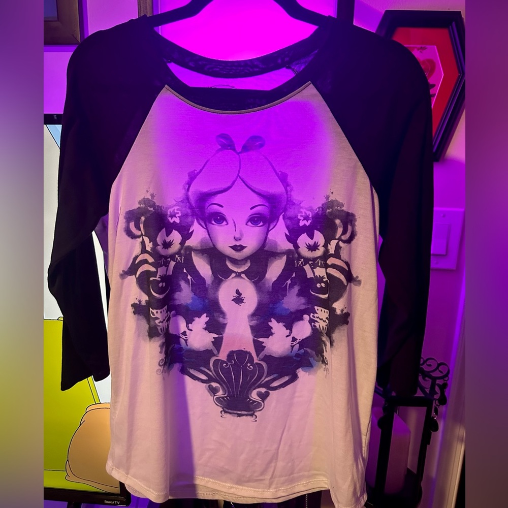 Disney official Alice in Wonderland Baseball Tee M